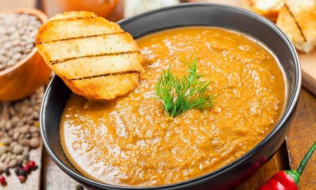 طريقة عمل شوربة العدس مع البصل بوصفة جديدة زي المحلات 2 شوربة العدس مع البصل