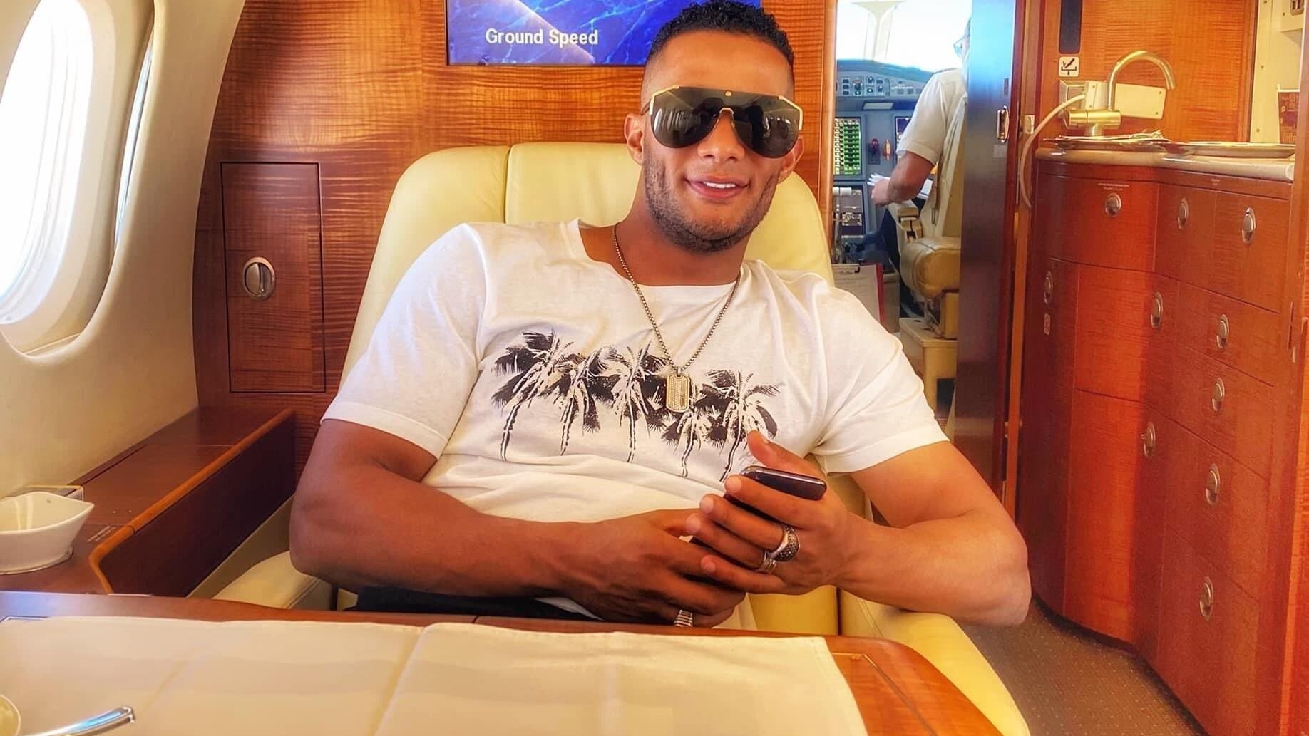 منتجة شهيرة تقبل محمد رمضان تشعل مواقع التواصل والاخير يفجر مفأجاة مدوية عن الصور 5 الفنان محمد رمضان
