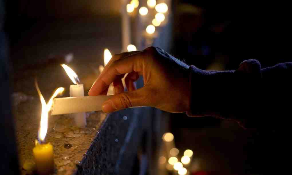 أهمية إنارة الشموع داخل الكنيسة 