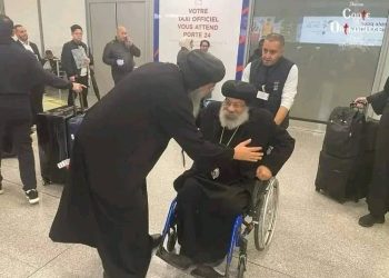الأنبا رافائيل يوضح آخر مستجدات حالته الصحية بعد تداول صورته على كرسي متحرك