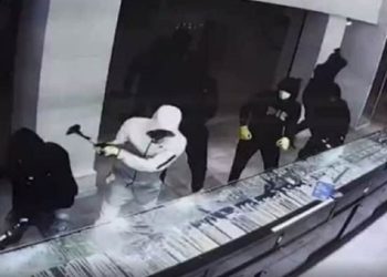 حصر المسروقات من محل الخواجة حسني الجواهرجى الشهير في بولاق