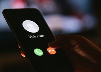 تسجيل المكالمات دون إذن