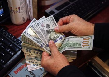 ضربة قاضية انهيار الدولار
