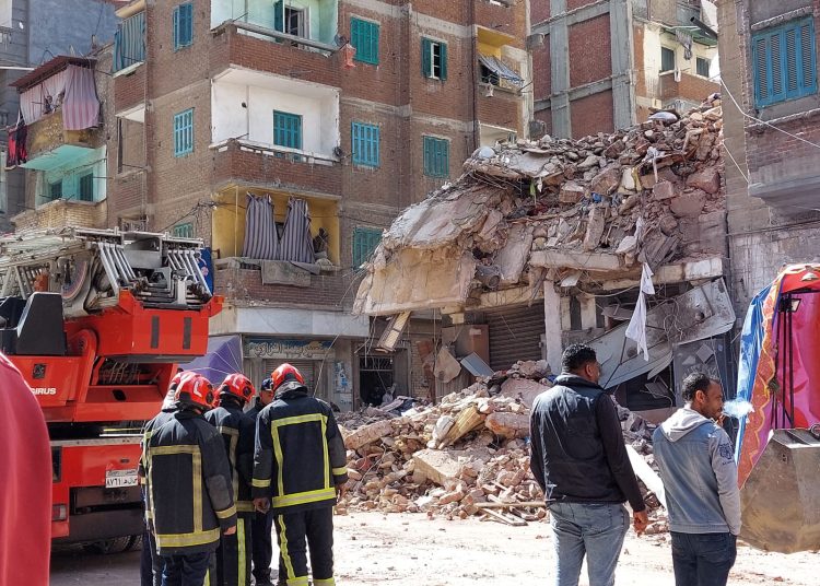 أول صور من واقعة انهيار عقار الإسكندرية اليوم والاعلان عن عدد الضحايا 1 واقعة انهيار عقار الإسكندرية