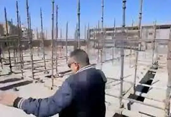 الحقوني بالفيديو لحظة سقوط عمرو الليثي من الطابق الثالث أثناء التصوير ونقله إلى المستشفى 2 لحظة سقوط عمرو الليثي