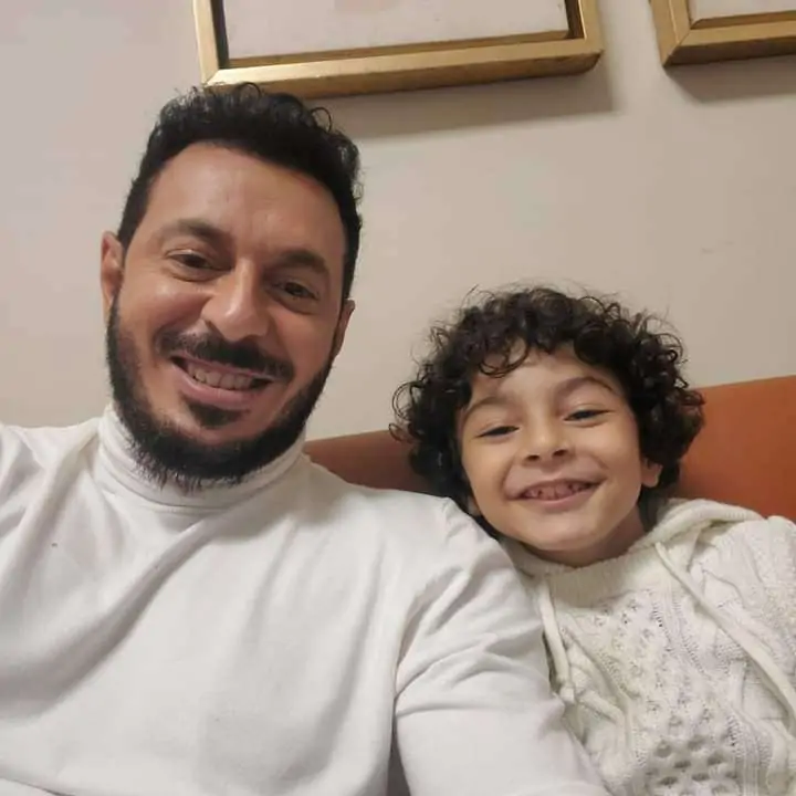 تحذير من عادة سيئة ابعد أبناءك عنها وقع بها ابن مصطفى شعبان في مسلسل المعلم 3 مسلسل المعلم
