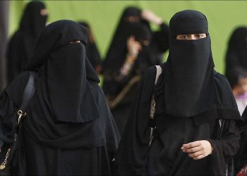 قرار حظر النقاب في المدارس يثير الجدل بين المؤيدين والمعارضين