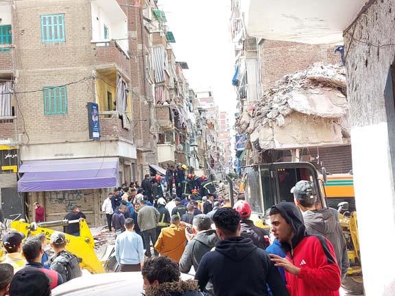 أول صور من واقعة انهيار عقار الإسكندرية اليوم والاعلان عن عدد الضحايا 3 واقعة انهيار عقار الإسكندرية