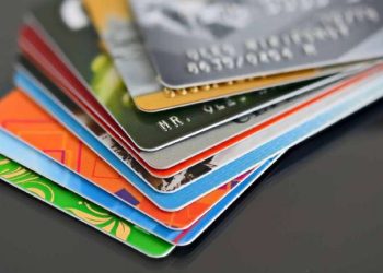 البطاقات البنكية