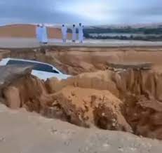 منخفض الهدير يضرب الإمارات الأرض انهارت وبلعت العربيات وهذا موقف مصر 2 منخفض الهدير يضرب الإمارات