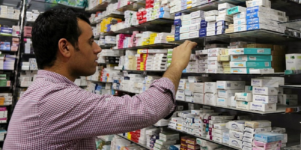 A pharmacist searches for medicine at a pharmacy in Cairo, Egypt, November 17, 2016. REUTERS/Mohamed Abd El Ghany