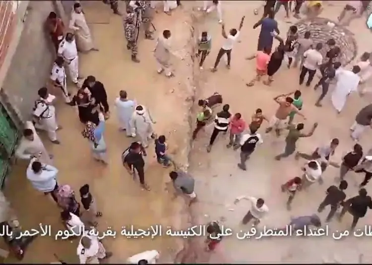 كلاكيت من جديد هجوم متطرفون على أقباط قرية الكوم الاحمر بالمنيا بعد يومين من أحداث الفواخر الأمر خطير جداا 1 348223362 1037697420541898 6620654874558679687 n 508