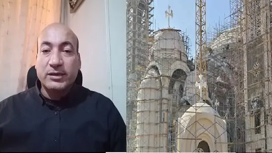 بالفيديو اعتداء متطرفون على أقباط قرية الكوم الأحمر بالمنيا بعد صلاة الجمعة بسبب حصول كنيسة على تصريح بناء 4 تصريحات الصحفي نادر شكري بسبب هجوم متطرفون على أقباط قرية الكوم الاحمر