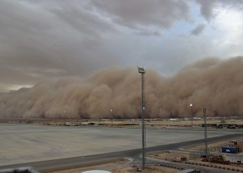 العواصف الترابية والسيول