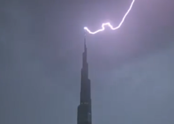 وقت غرق برج الخليفة ليلة إجتياح السيول