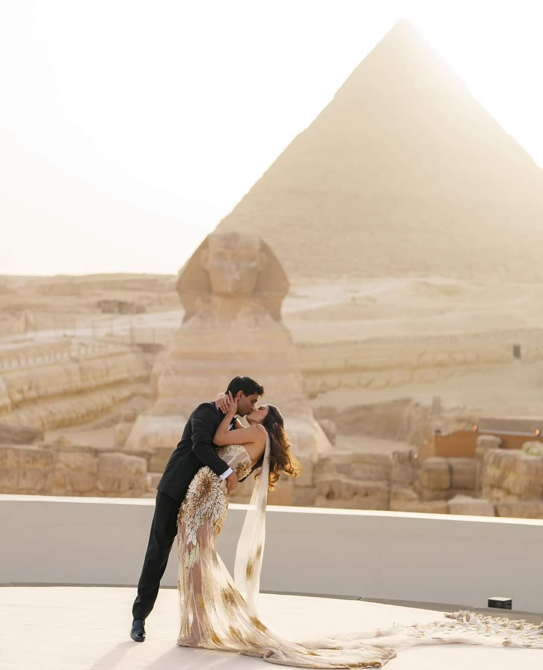 عرس يثير الجدل حفل زفاف ملياردير هندي أمام الأهرامات بالجيزة 4 حفل زفاف ملياردير هندي أمام الأهرامات بالجيزة