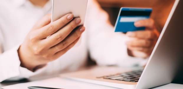 خبراء يكشفون سر الإحساس بالألم عند الدفع نقدي وسبب الراحة بالتعامل بالفيزا 2 الإحساس بالألم عند الدفع نقدي وسبب الراحة بالتعامل بالفيزا
