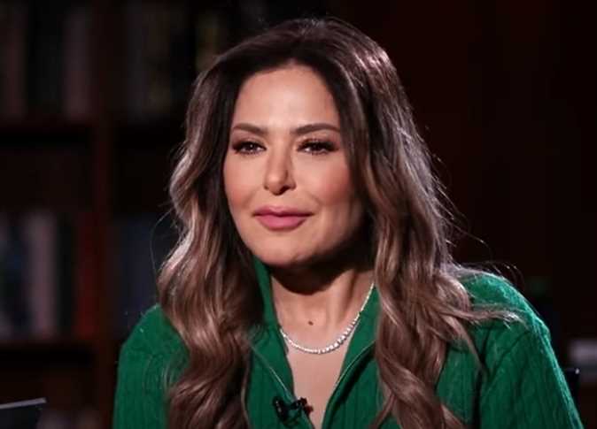 صابرين تتصدر التريند وكشف سر تواجد إلهام شاهين في أي مشكلة لها 2 صابرين تتصدر التريند
