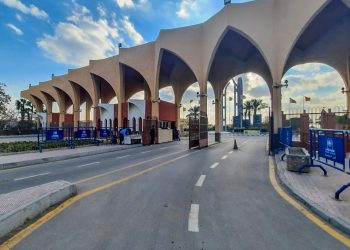 طالبة الحاسبات والمعلومات