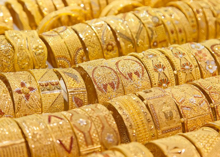 الذهب عيار ال21 الآن يسجل إنخفاض جديد بآخر تعاملات اليوم 1/5/2024 1 أسعار الذهب