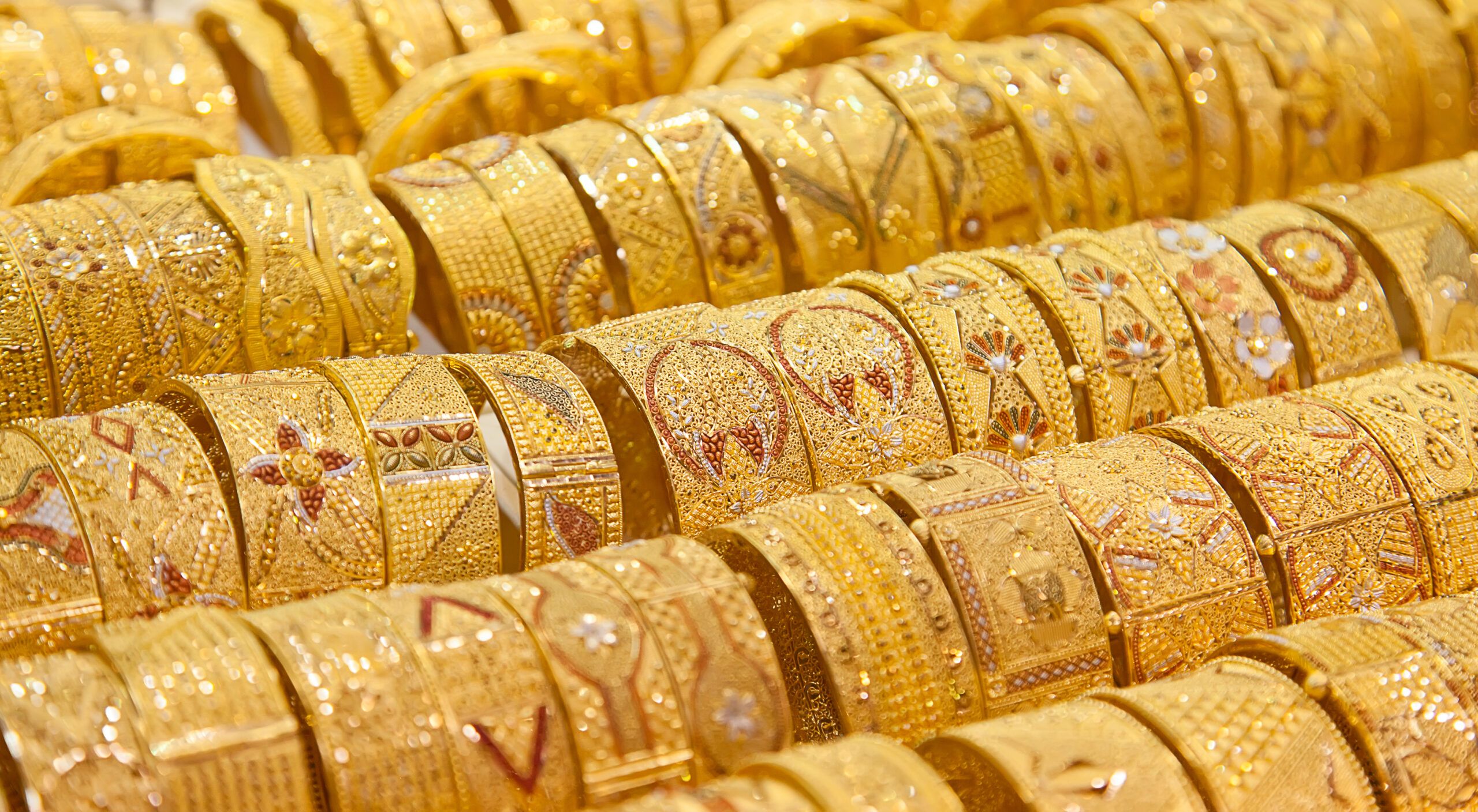 تذبذب أسعار الذهب طالع نازل بآخر تعاملات 3/5/3024 وال21 الآن 2 تذبذب أسعار الذهب