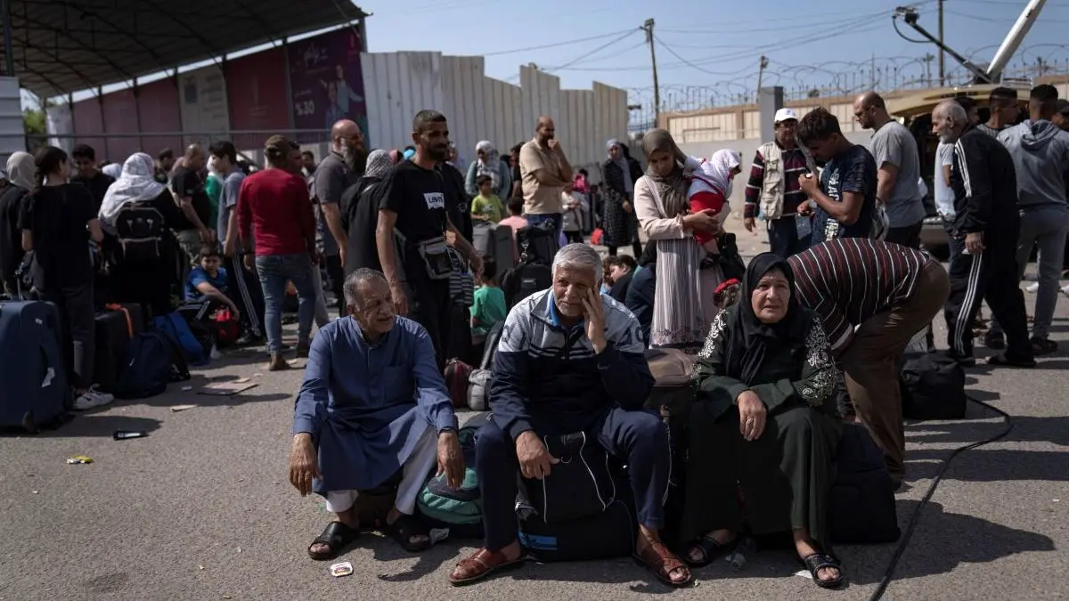 النواب تفجر مفاجأة بشأن أعداد اللاجئين بمصر