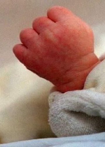 تفاصيل واقعة العثور على طفل رضيع متوفى أمام كنيسة بالعاشر من رمضان 3 واقعة العثور على طفل رضيع متوفى