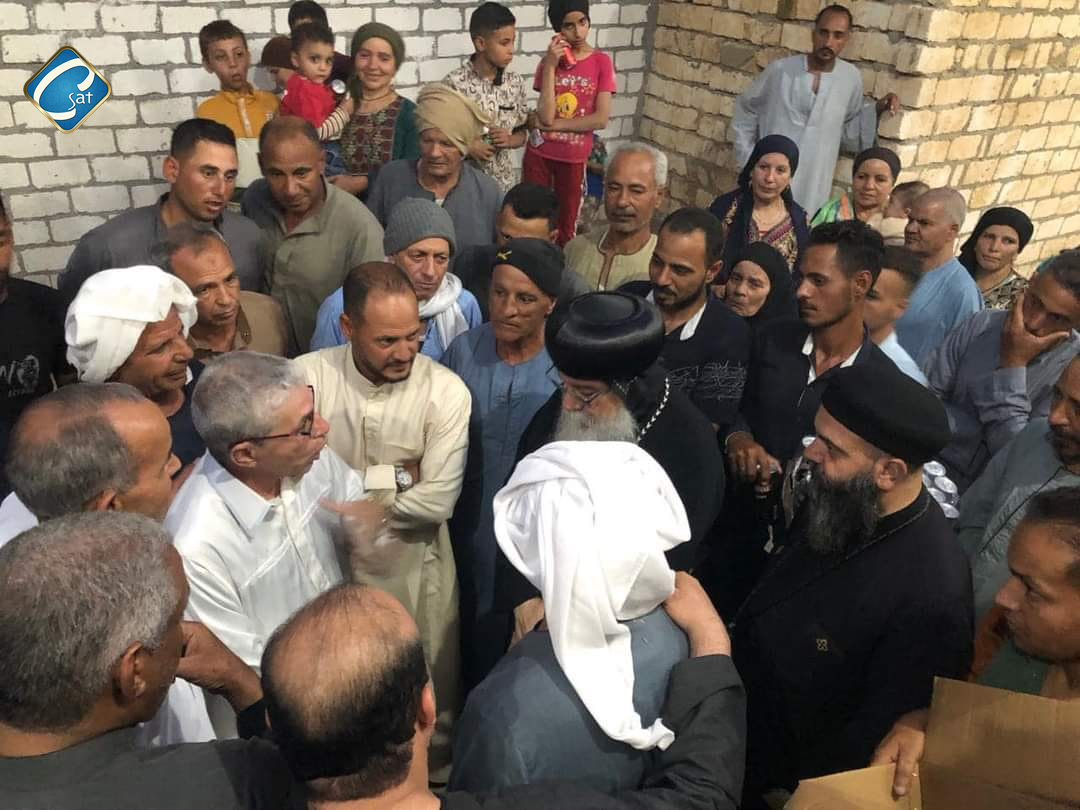 بالصور أسقف المنيا الأنبا مكاريوس بقرية الفواخر يصلى قداس عيد القيامة المجيد 4 الأنبا مكاريوس بقرية الفواخر يصلى قداس عيد القيامة