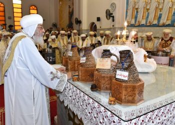 بالصور البابا تواضروس الثاني عن تفاصيل طقس إيداع الخميرة المقدسة للميرون الجديد