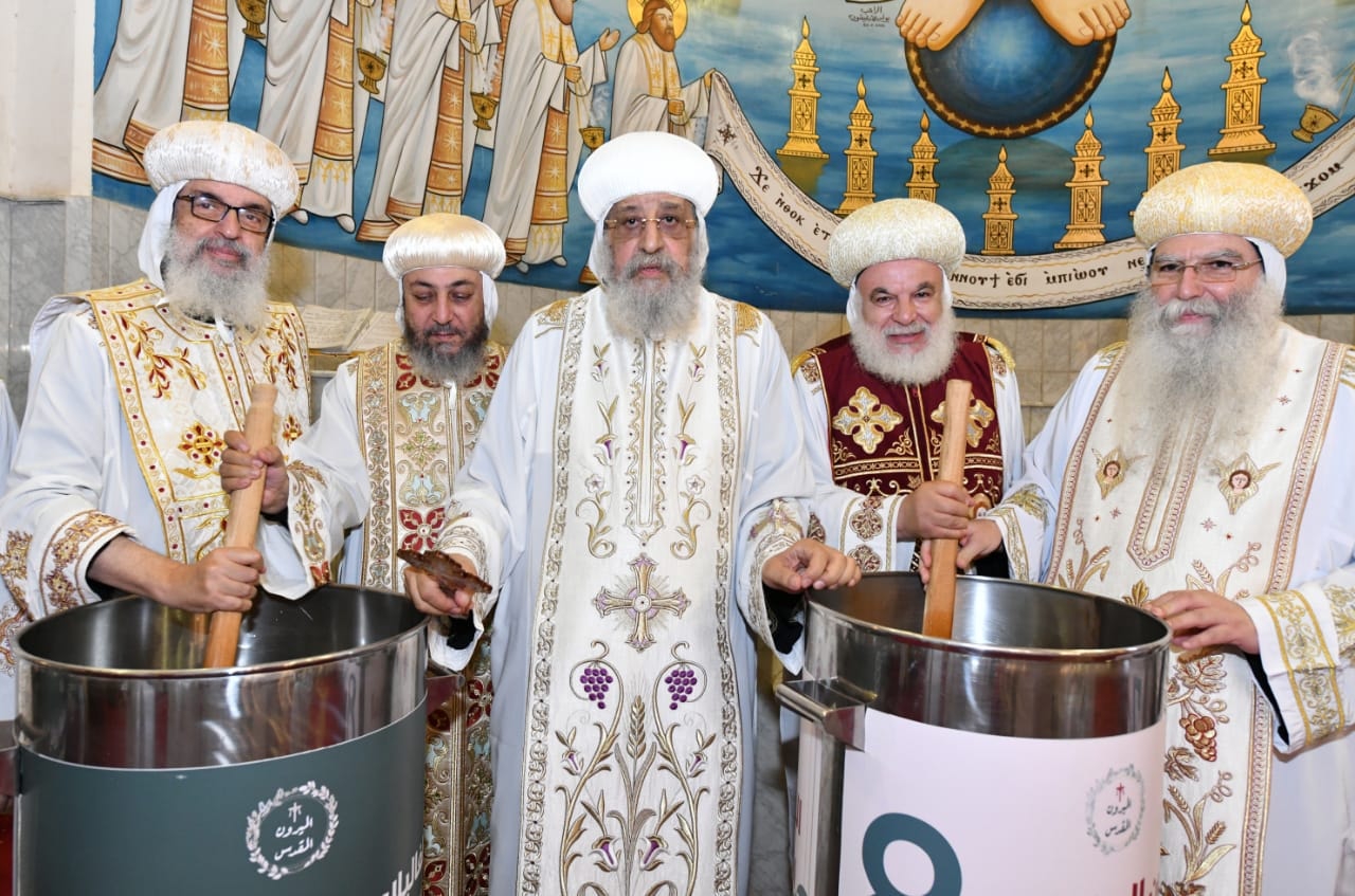 بالصور البابا تواضروس الثاني عن تفاصيل طقس إيداع الخميرة المقدسة للميرون الجديد 2 البابا تواضروس الثاني