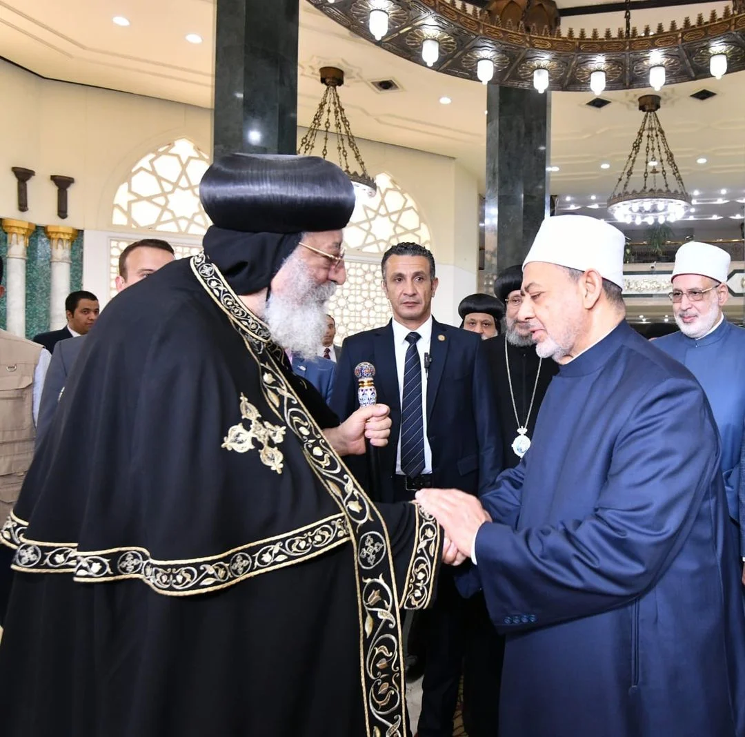 شيخ الأزهر يهنئ البابا تواضروس وأقباط مصر بعيد القيامة المجيد 3 شيخ الأزهر يهنئ البابا تواضروس