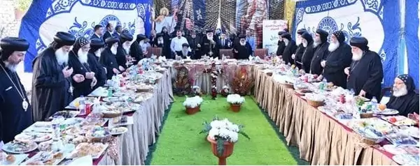 البابا تواضروس على مائدة إفطار دير السريان يتحدث عن شم النسيم 3 البابا تواضروس على مائدة إفطار دير السريان