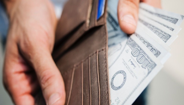 خبراء يكشفون سر الإحساس بالألم عند الدفع نقدي وسبب الراحة بالتعامل بالفيزا 4 الدفع نقدي