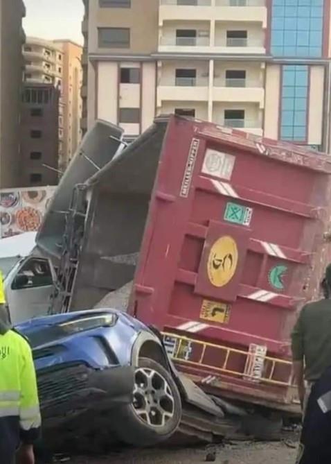 الدفع بأوناش وإسعاف العربيات أتعجنت تفاصيل تصادم تريلا ب12 سيارة أعلى الدائري 4 تفاصيل تصادم تريلا ب12 سيارة أعلى الدائري