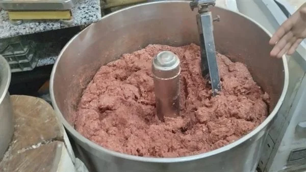 الطب البيطري يكشف التفاصيل بعد ضبط 4 مطاعم تبيع لحم الخيول 3 الطب البيطري يكشف التفاصيل بعد ضبط 4 مطاعم تبيع لحم الخيول