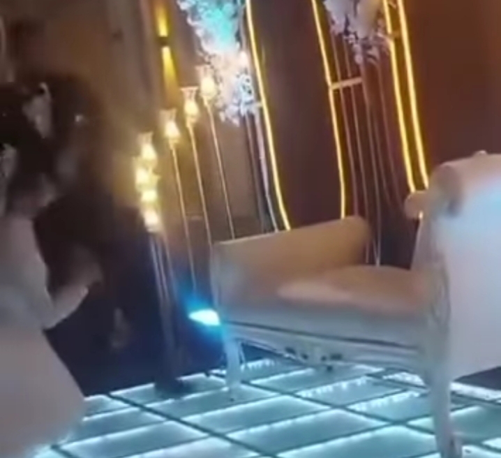 معمولي عمل أول تعليق من عريس كفر صقر بعد سحل عروسته في قاعة الفرح 2 عريس يسحل عروسه