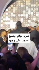 قرار عاجل من الموسيقيين بشأن عمرو دياب بعد صفعه لشاب 3 عمرو دياب يضرب معجب بالقلم
