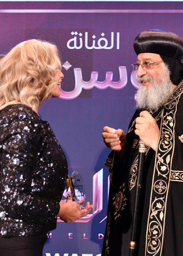 رسالة الفنانة سوسن بدر للبابا تواضروس والشركة المتحدة عقب تكريمها 3 رسالة الفنانة سوسن بدر للبابا تواضروس