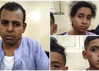 مساعدة بائع غزل البنات