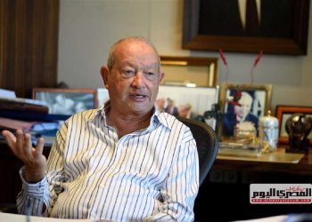 رجل الأعمال نجيب ساويرس يرد على منشور عن مؤامرة أزمة الكهرباء يا ريت تنقطنا بسكوتك وتعتزل المهنة دي
