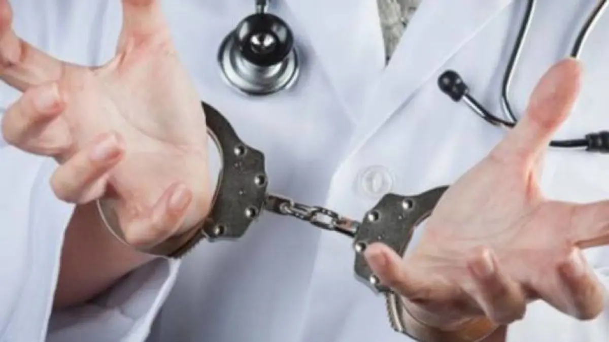 بعد أثارة ضجةً أول ظهور لطبيب النساء الشهير بعمليات الاجهاض وإلقاء الأجنة في القمامة 3 أول ظهور لطبيب النساء الشهير بعمليات الاجهاض