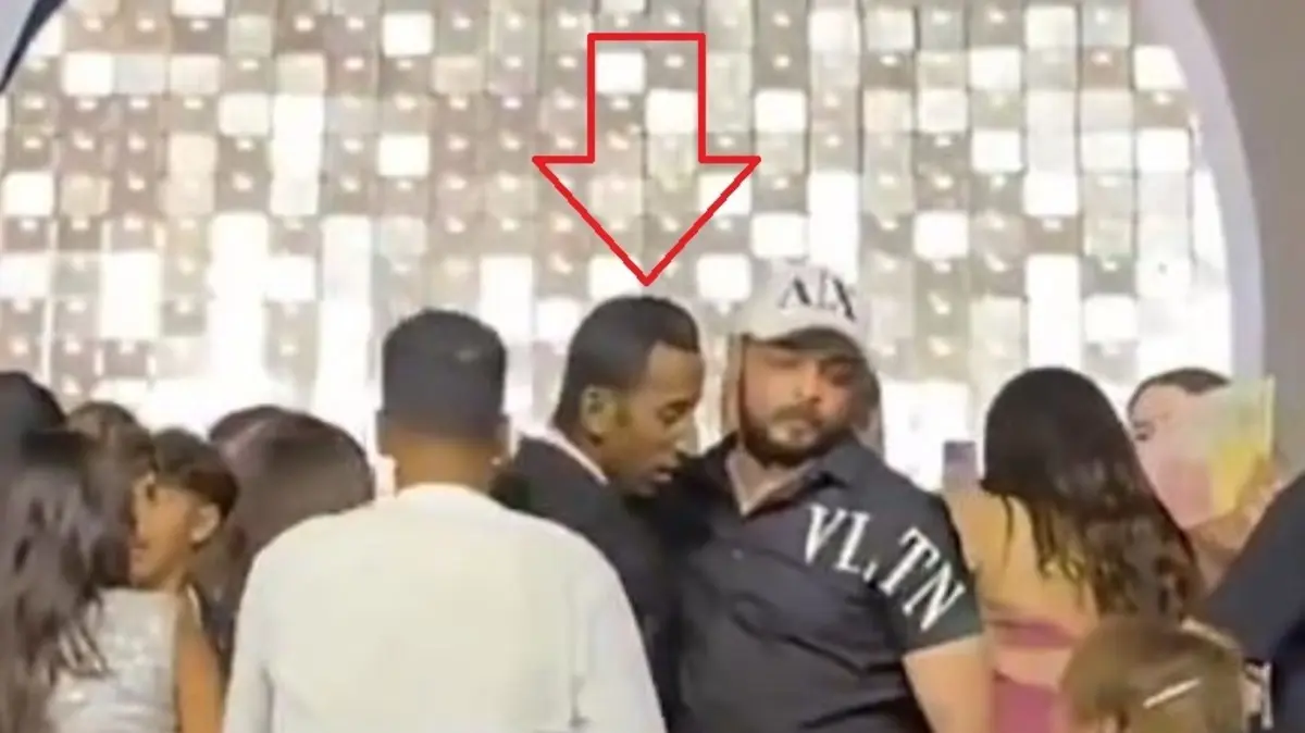 النيابة تصدر قرار عاجل بشأن واقعة صفع عمرو دياب لشاب وتكشف التفاصيل 3 النيابة تصدر قرار بشأن واقعة صفع عمرو دياب لشاب