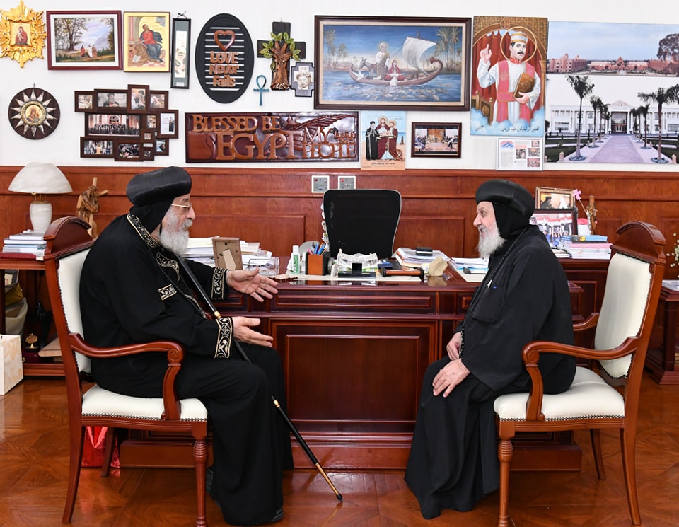 بالصور هام عن قداسة البابا تواضروس الثاني من المقر البابوي بالقاهرة 3 البابا تواضروس الثاني يستقبل الأنبا أندراوس
