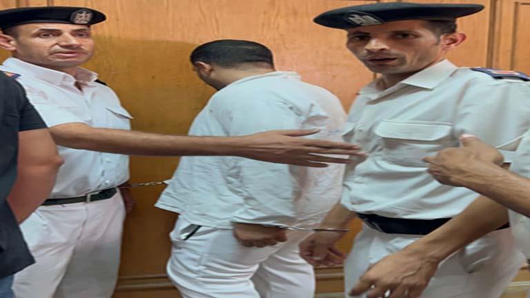 صدمة عقدت الألسنة داخل محاكمة سفاح التجمع وسبب تخلي فريق الدفاع عنه 4 فض أحراز قضية سفاح التجمع