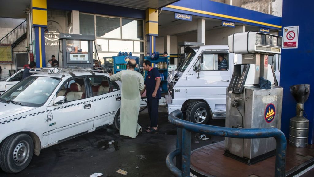 بعد ارتفاع سعر البنزين رئيس لجنة الموازنة في مجلس النواب يعلن عن موعد إلغاء الدعم عن الوقود 4 سعر البنزين والسولار