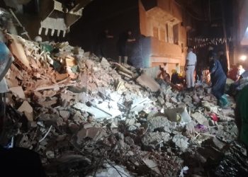 بالصور عقار المحلة المنكوب جيران العمر تحت التراب بعد ارتفاع عدد الضحايا البحث عن أسرة كاملة
