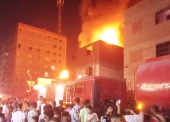 بالفيديو حريق حارة اليهود وانباء عن وفاة 4 أشخاص وخسائر بالملايين في المحلات التجارية والعقارات