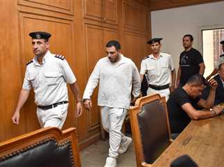 اعترافات صادمة ومثيرة للمتهم سفاح التجمع أمام جهات التحقيق علقت واحده على باب الحمام 4 محاكمة سفاح التجمع