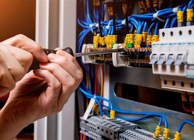 الحكومة تكشف عقوبة سرقة الكهرباء بسبب وضع أكياس الملح فوق العداد بعد ضبط 6886 قضية 2 عقوبة سرقة الكهرباء