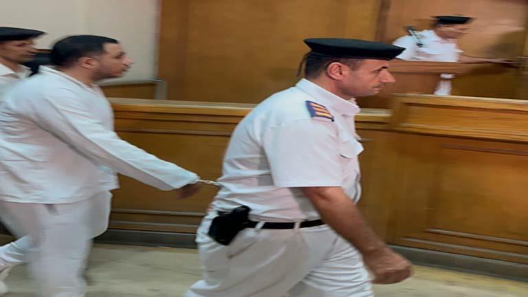 صدمة عقدت الألسنة داخل محاكمة سفاح التجمع وسبب تخلي فريق الدفاع عنه 3 محاكمة سفاح التجمع